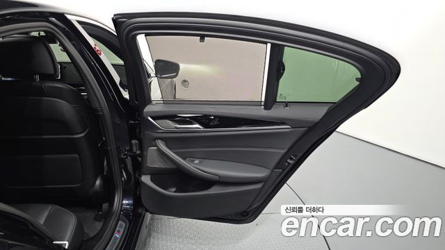 BMW 5-Series 2023 — photo 15