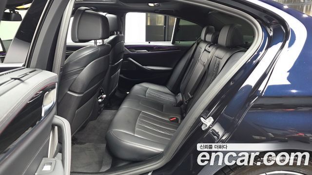 BMW 5-Series 2023 — photo 16