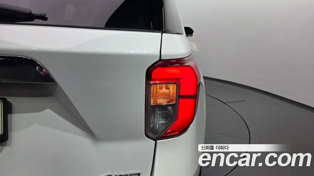 Ford Explorer 2021 — photo 9