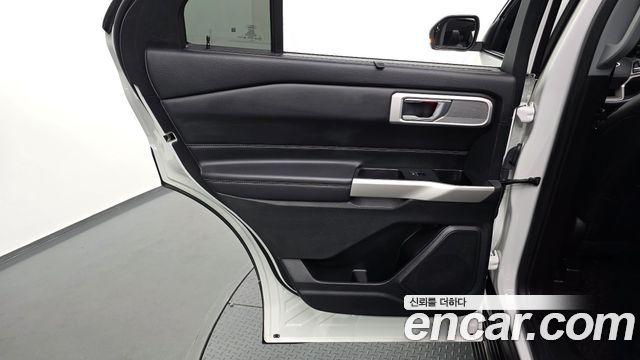 Ford Explorer 2021 — photo 15
