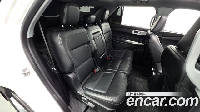 Ford Explorer 2021 — photo 16