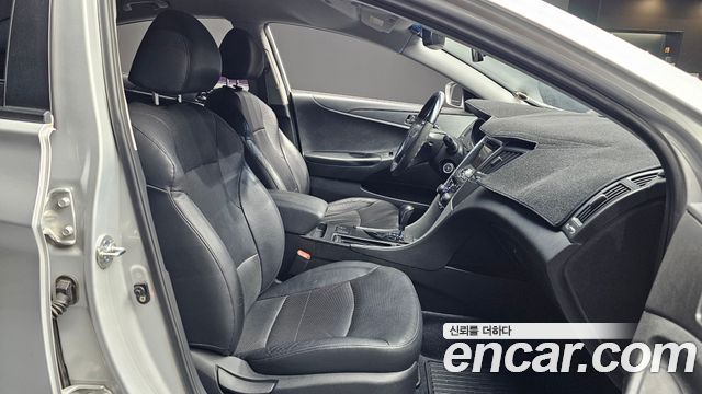 Hyundai Sonata 2010 — photo 11
