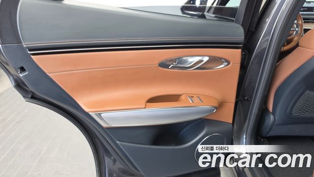 Genesis GV70 2021 — photo 15