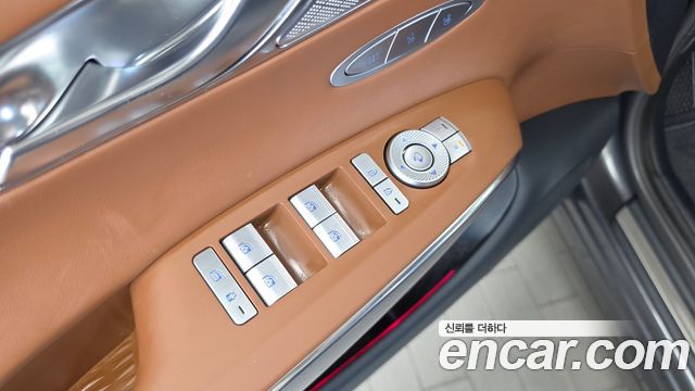 Genesis GV70 2021 — photo 29