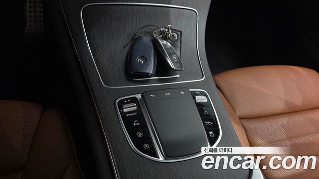 Mercedes-Benz GLC-Class 2022 — photo 20
