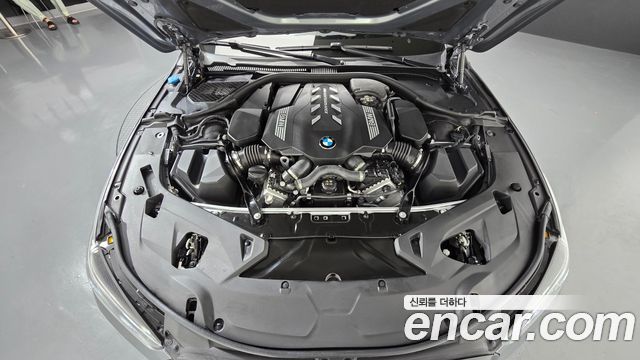 BMW 8-Series 2025 — photo 6