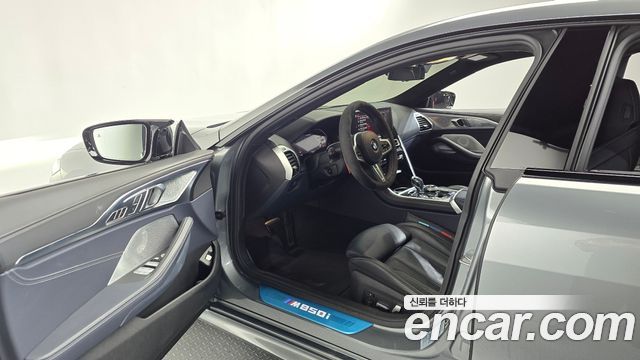 BMW 8-Series 2025 — photo 10