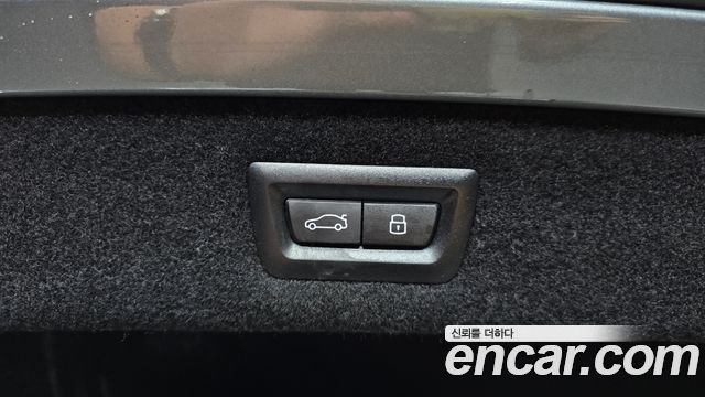 BMW 8-Series 2025 — photo 17