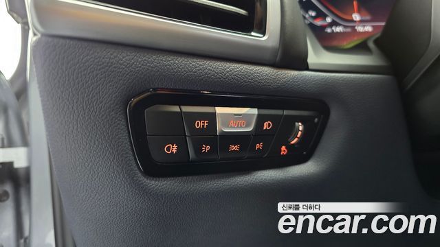 BMW 8-Series 2025 — photo 20