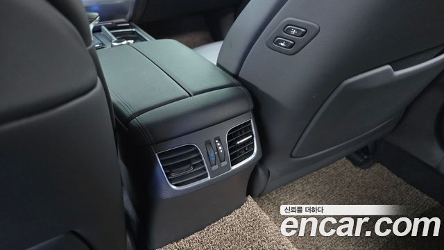 Genesis G80 2019 — photo 32