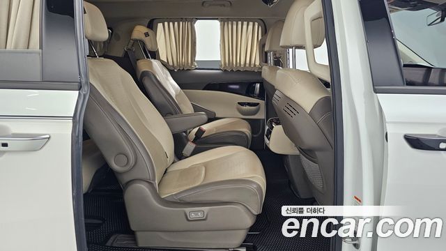 Kia Canival 2021 — photo 18