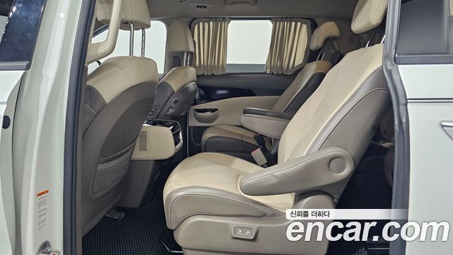 Kia Canival 2021 — photo 16