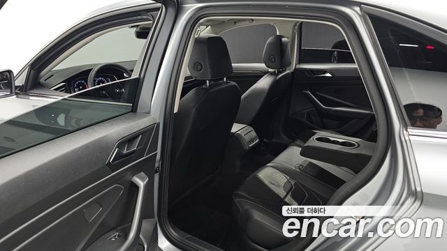 Volkswagen Jetta 2021 — photo 12