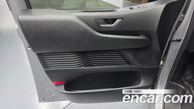 Hyundai Staria 2024 — photo 14
