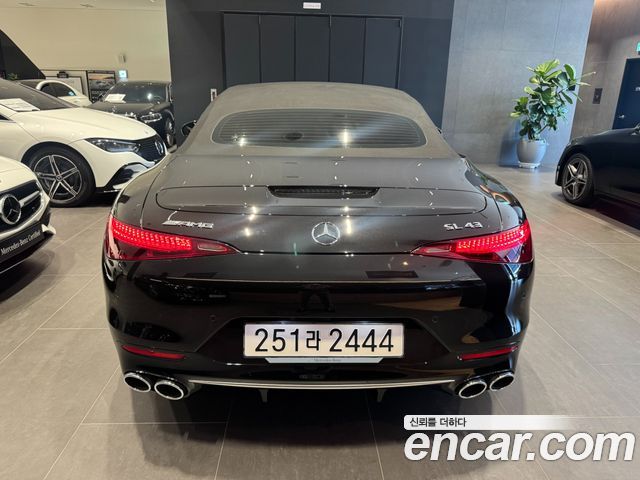 Mercedes-Benz SL-Class 2026 — photo 4