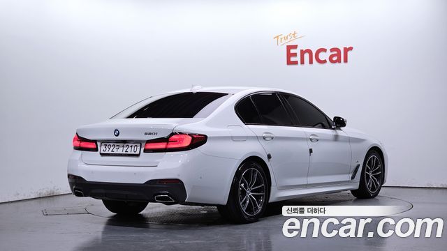 BMW 5-Series 2023 — photo 2