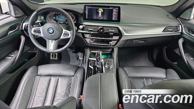 BMW 5-Series 2023 — photo 10