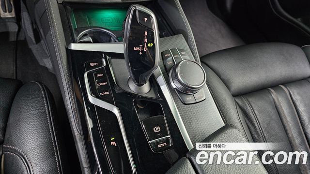 BMW 5-Series 2023 — photo 12