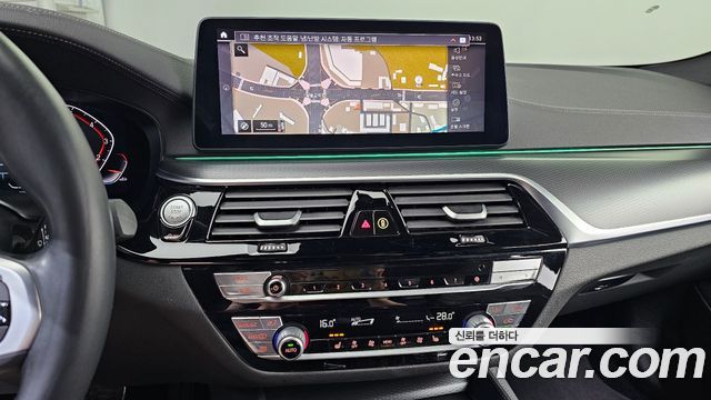 BMW 5-Series 2023 — photo 20