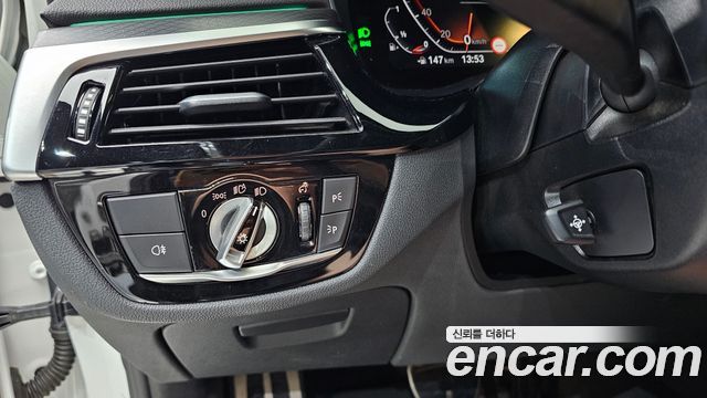 BMW 5-Series 2023 — photo 22
