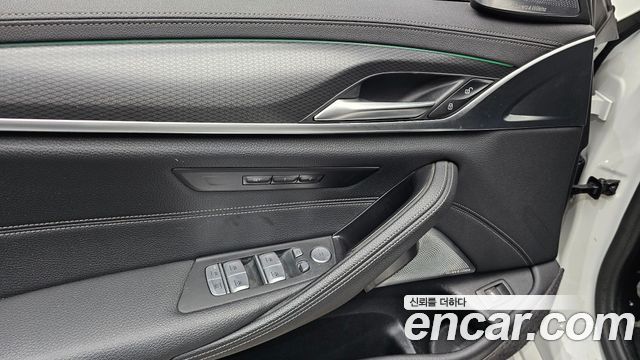 BMW 5-Series 2023 — photo 29