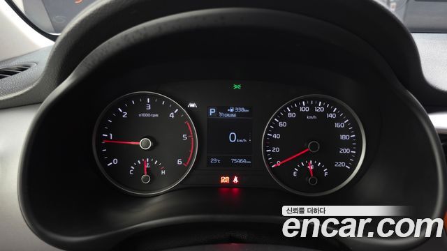 Kia Stonic 2018 — photo 8