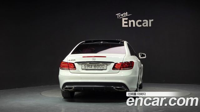 Mercedes-Benz E-Class 2014 — photo 4