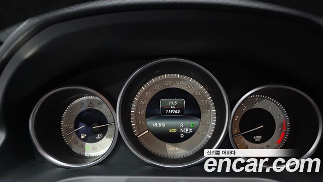 Mercedes-Benz E-Class 2014 — photo 8
