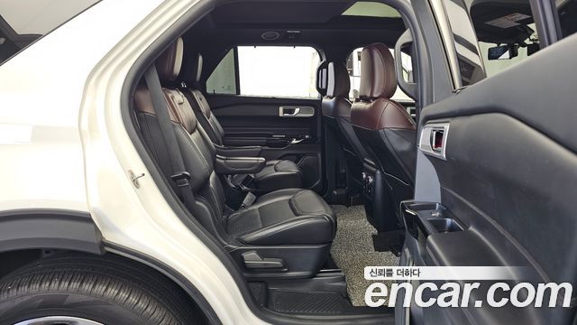 Ford Explorer 2021 — photo 12