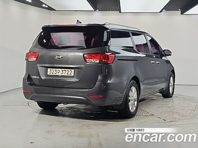 Kia Canival 2016 — photo 4