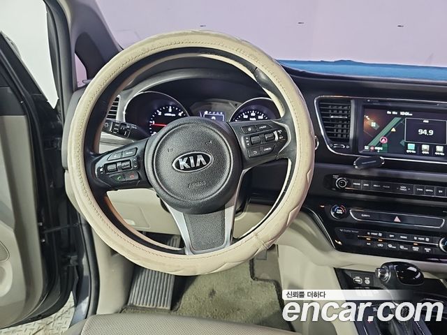 Kia Canival 2016 — photo 8