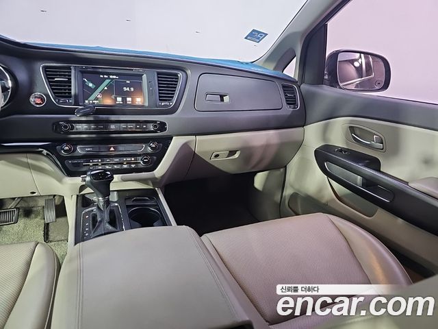 Kia Canival 2016 — photo 9