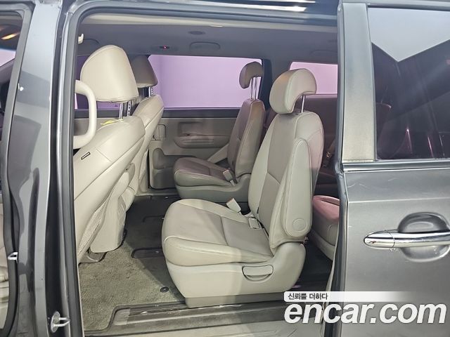 Kia Canival 2016 — photo 11