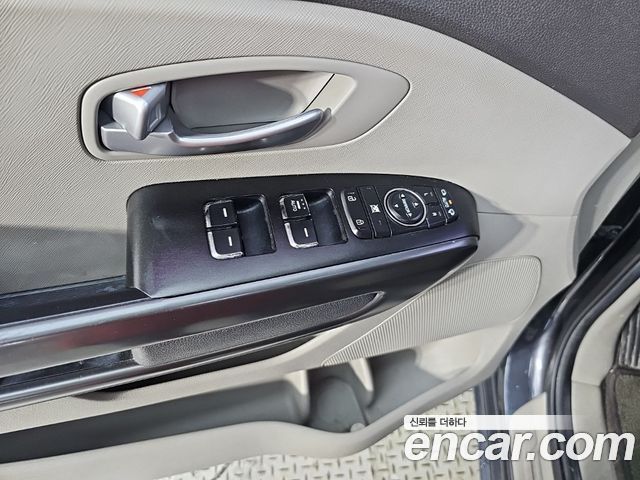 Kia Canival 2016 — photo 18