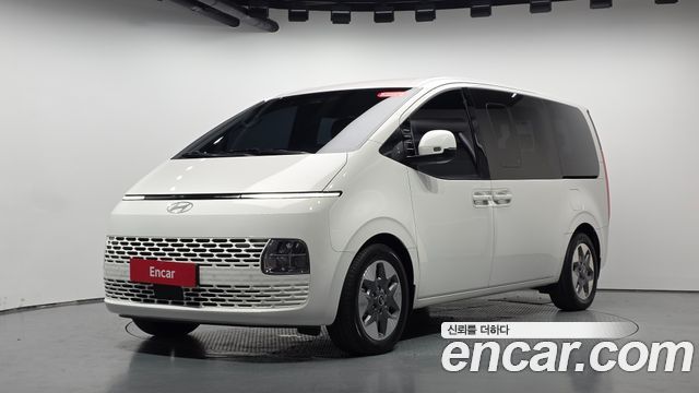 Hyundai Staria 2025 — photo 1