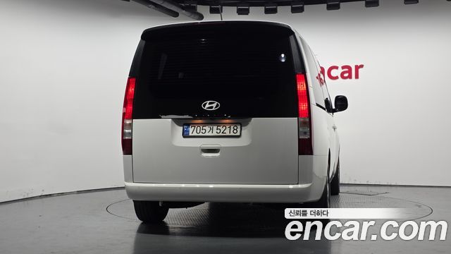 Hyundai Staria 2025 — photo 4