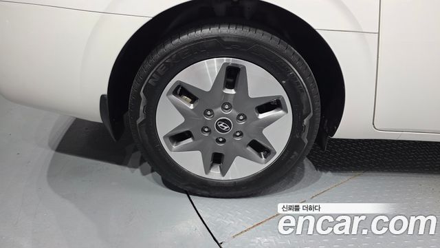 Hyundai Staria 2025 — photo 5