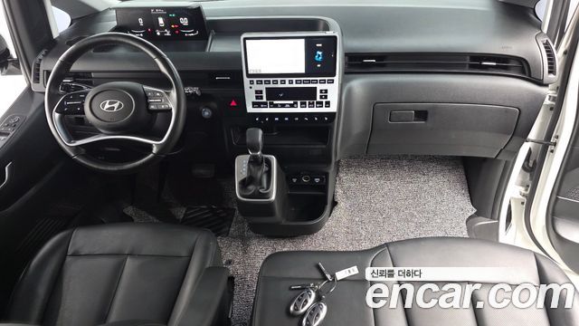 Hyundai Staria 2025 — photo 10