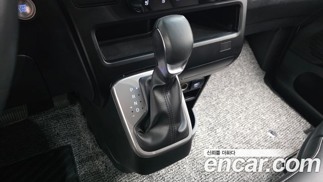 Hyundai Staria 2025 — photo 12