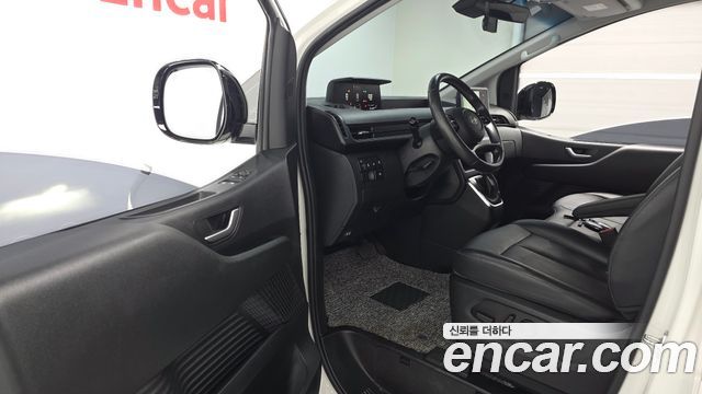Hyundai Staria 2025 — photo 13