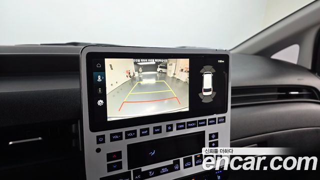 Hyundai Staria 2025 — photo 20