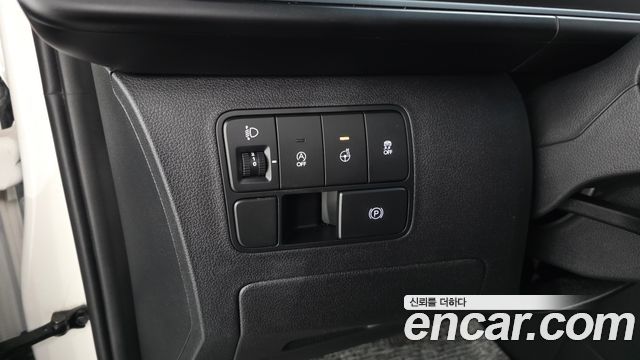 Hyundai Staria 2025 — photo 22