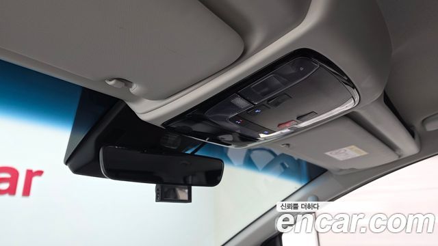 Hyundai Staria 2025 — photo 23