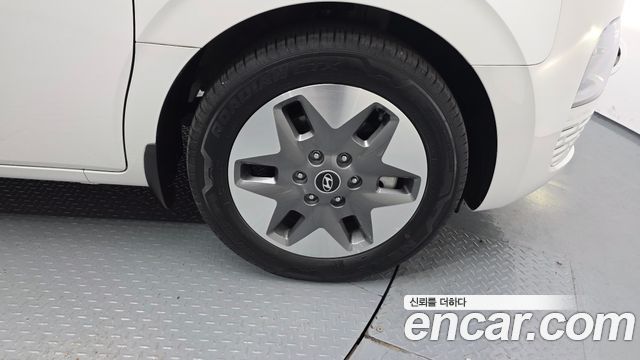 Hyundai Staria 2025 — photo 7