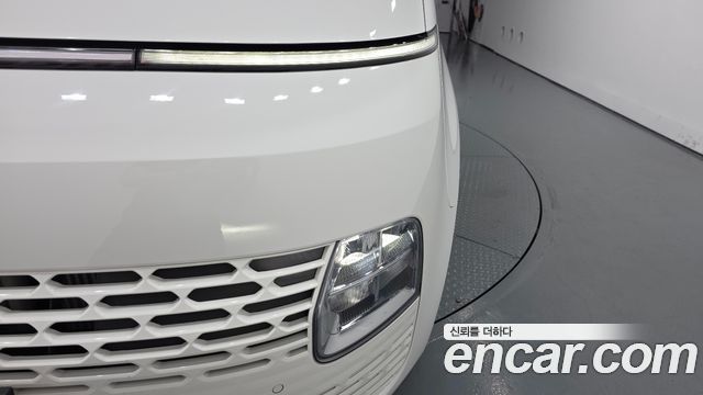 Hyundai Staria 2025 — photo 8