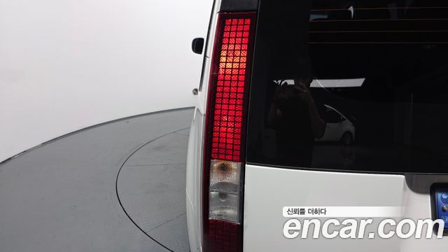 Hyundai Staria 2025 — photo 9