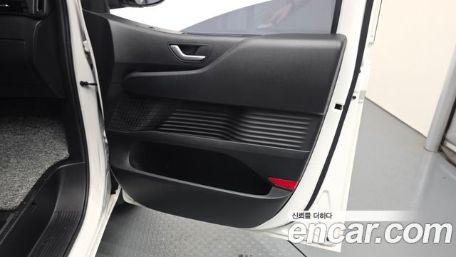Hyundai Staria 2025 — photo 15