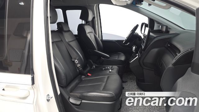 Hyundai Staria 2025 — photo 16