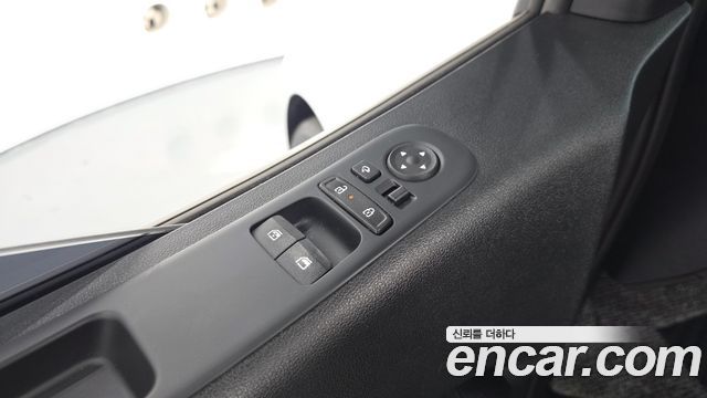 Hyundai Staria 2025 — photo 28