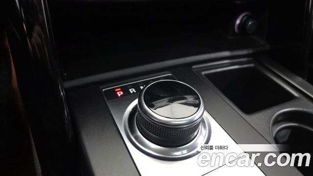 Land Rover Discovery 2018 — photo 12